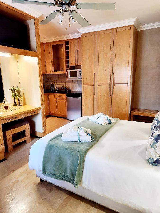 The Wooden Leg Guesthouse Kleinmond Kültér fotó
