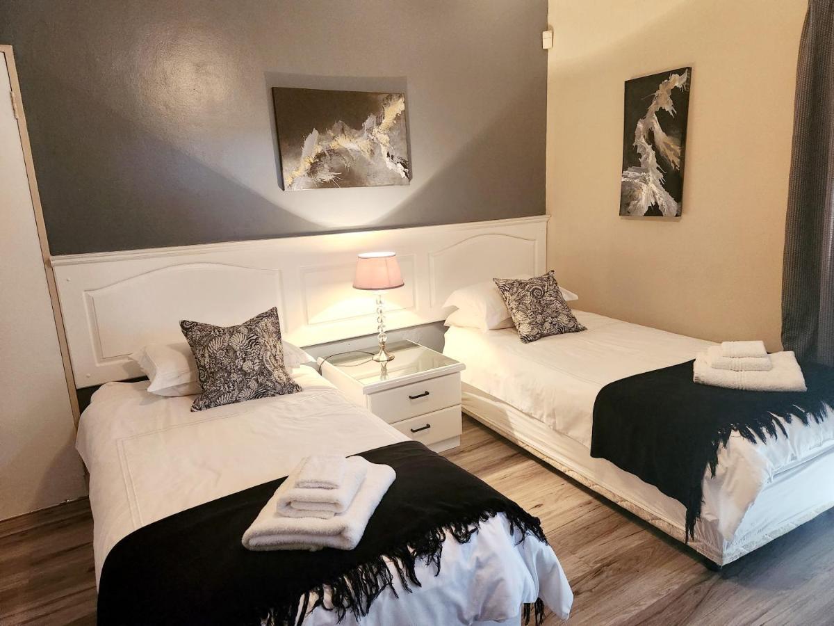 The Wooden Leg Guesthouse Kleinmond Kültér fotó